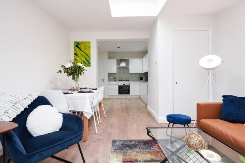 Apartment Newly Renovated Modern 4 Bed 3 Bath