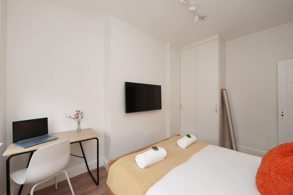 Newly Renovated Modern 4 Bed 3 Bath Apartment
