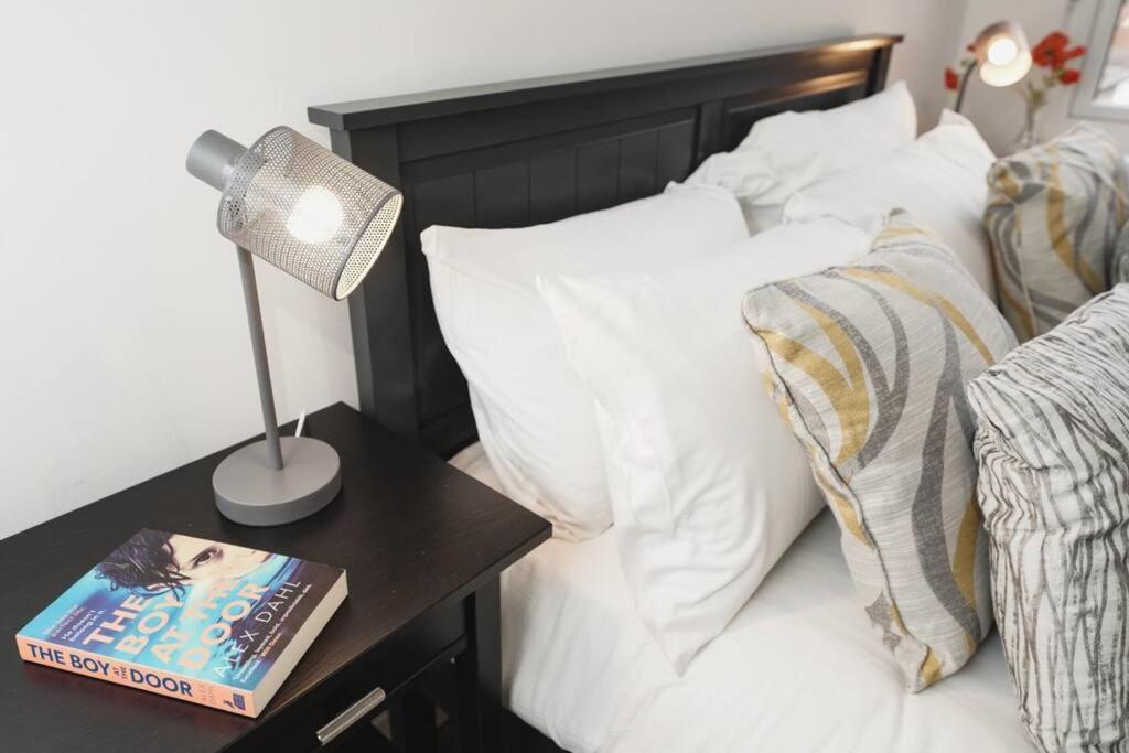Apartment Newly Renovated Modern 4 Bed 3 Bath *