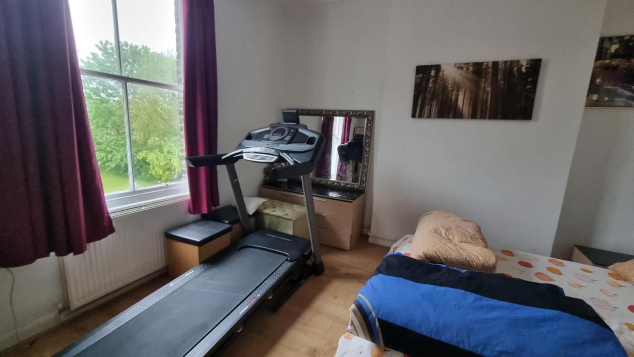 Extra Large One Bedroom Flat With Parking * Londres