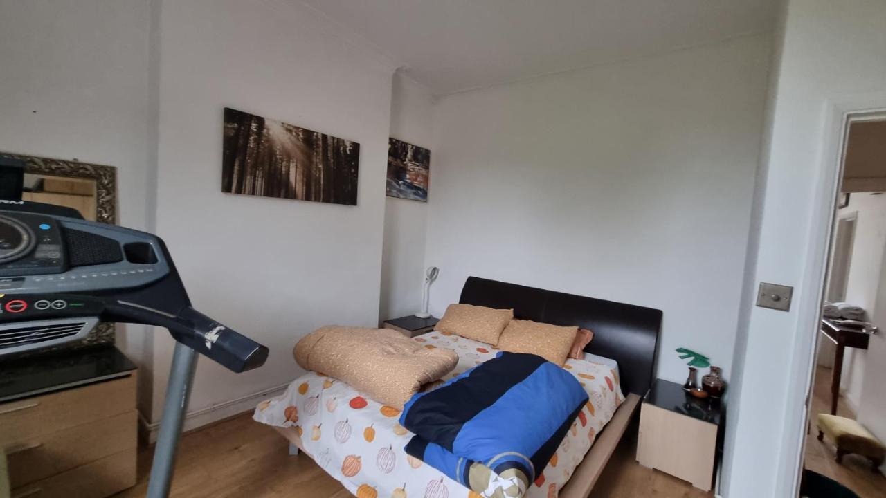 Bed and breakfast Extra Large One Bedroom Flat With Parking Londres