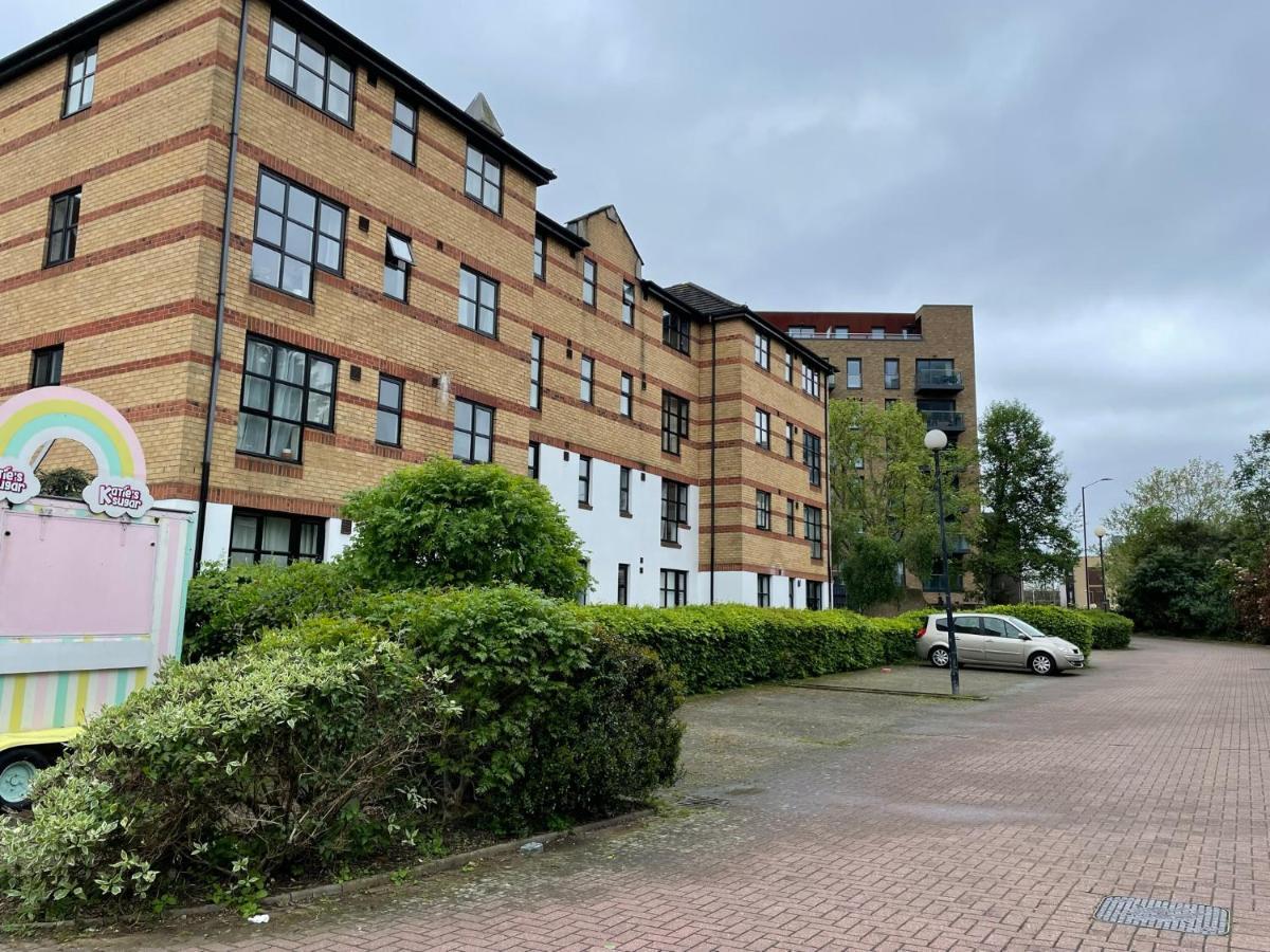 Surrey Docks Se16 Near Canada Water N Easy Access Canary Wharf