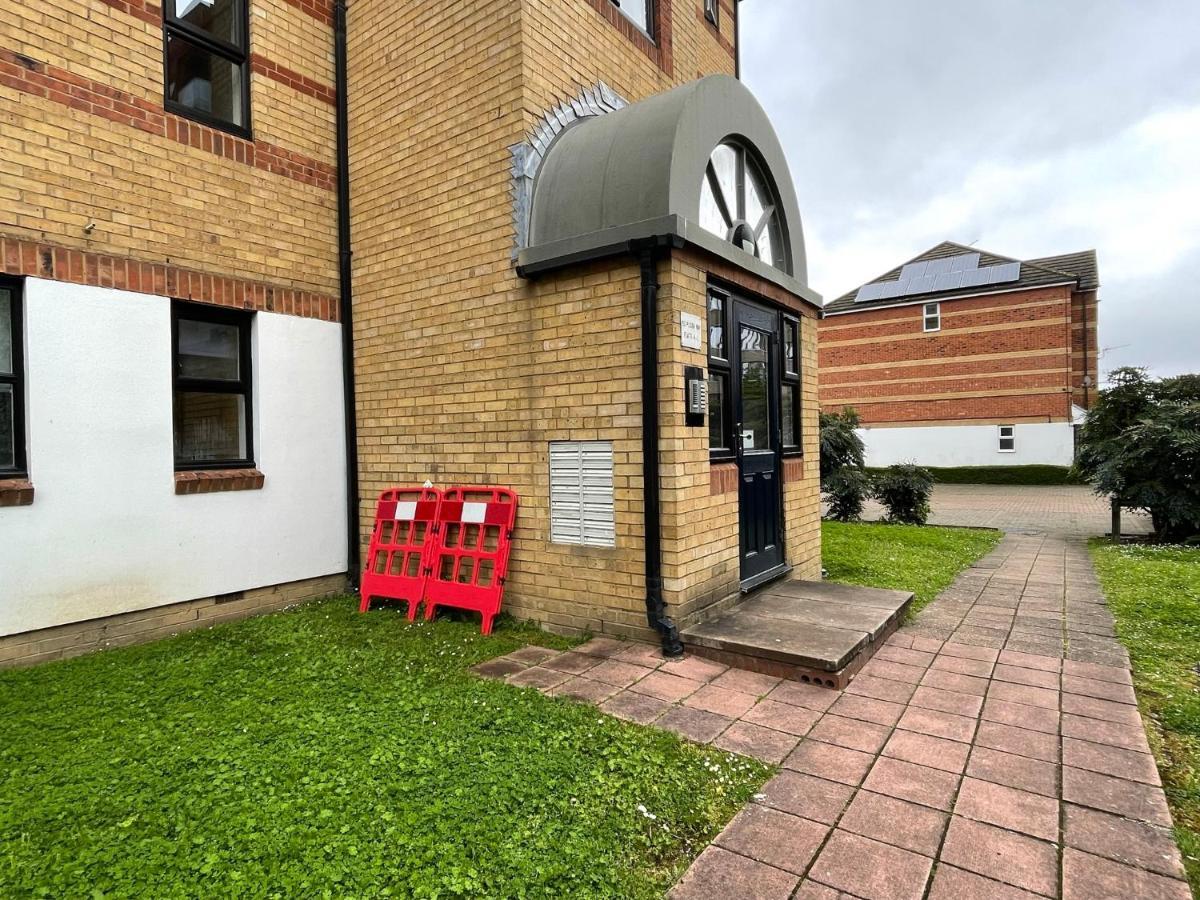 Surrey Docks Se16 Near Canada Water N Easy Access Canary Wharf *
