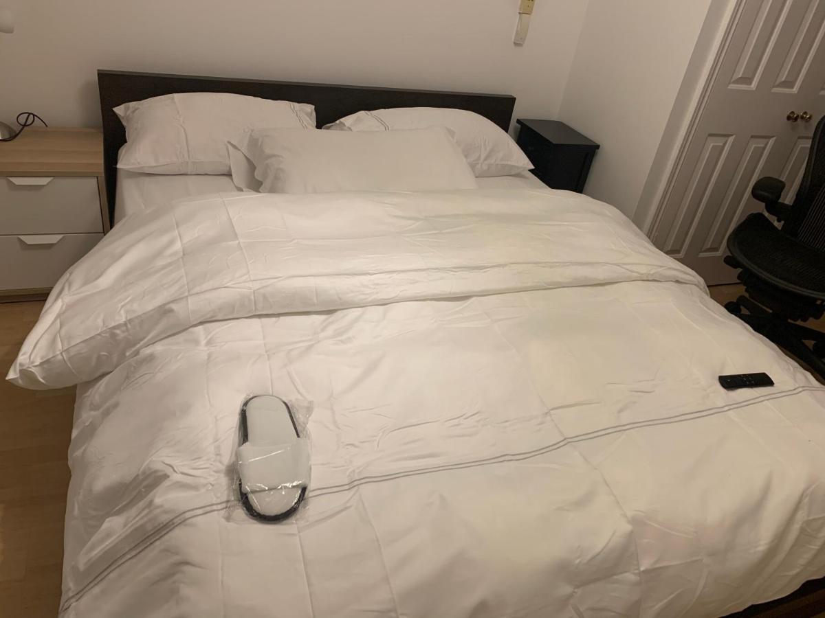 Lovely Room, Free Parking In Private Gated Place Londen