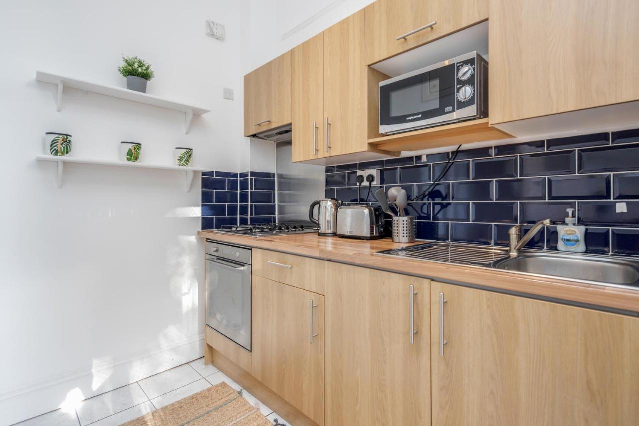 Kensington Apartment *