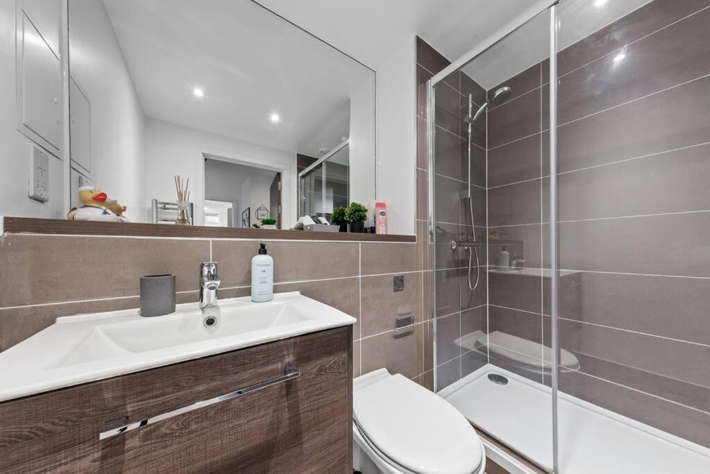 Sleep 7 20 Mins From Waterloo Bp8 Apartment