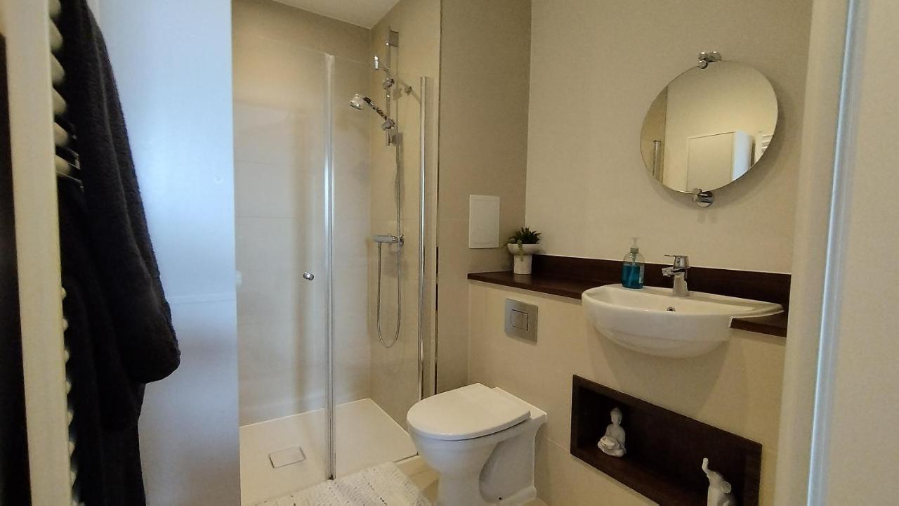 Riverview Amazing 2bed 2bath Apt Wparking Sleeps 6 Comfortably *