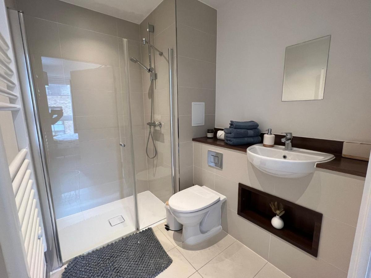 Apartamento Modern 2br 2ba Wparking Sleeps 6 Comfortably *
