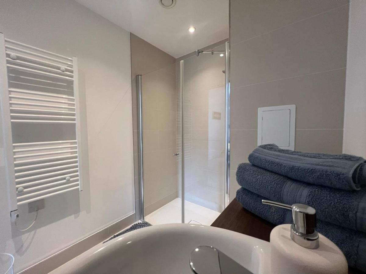 Modern 2br 2ba Wparking Sleeps 6 Comfortably *