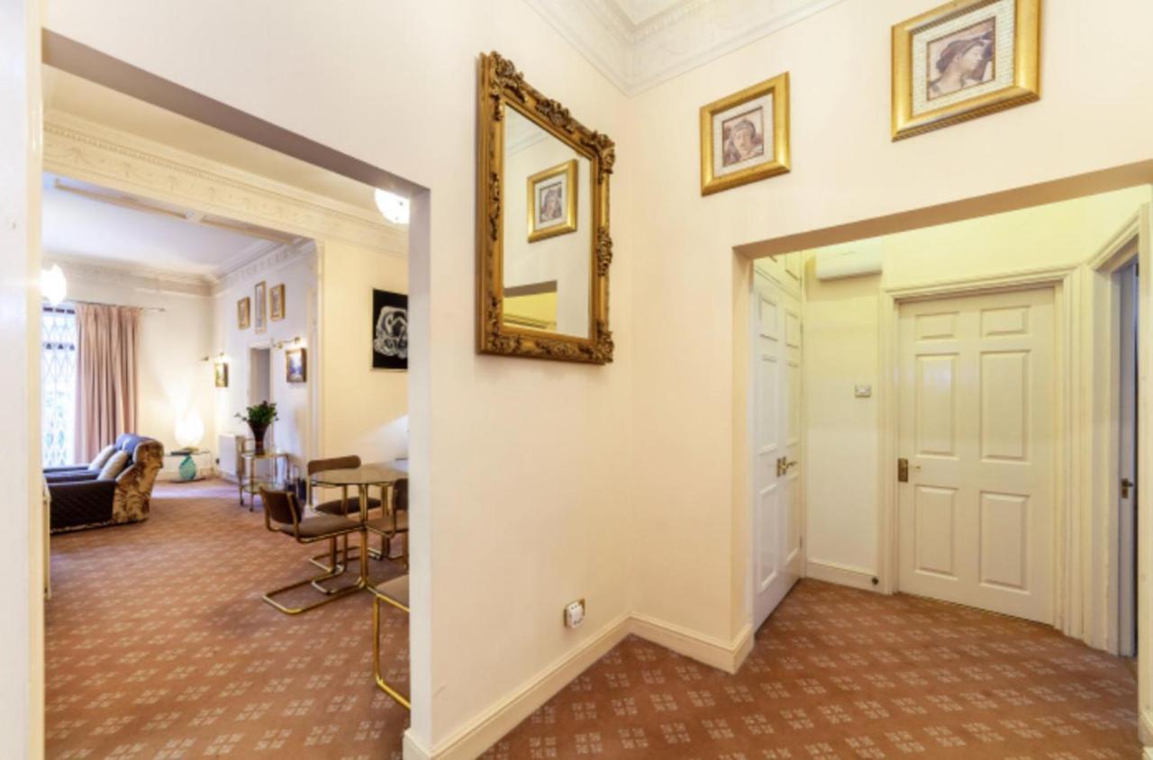 Apartamento Large 3 Bed In Kensington Gardens *