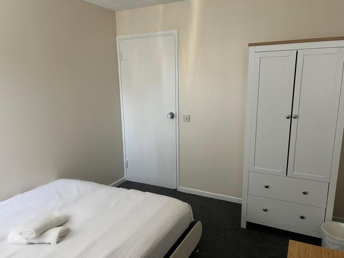 Stunning 3 Bedroom Property- Large Londres