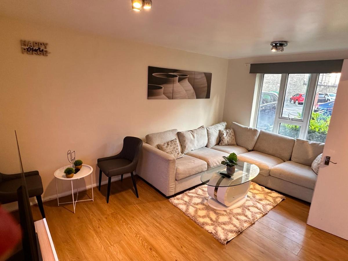 Apartment A Beautiful One Bedroom Within The Heart Of London..fully Furnished Close To Social Amenities.. London