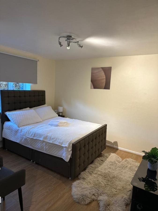 Apartment A Beautiful One Bedroom Within The Heart Of London..fully Furnished Close To Social Amenities..