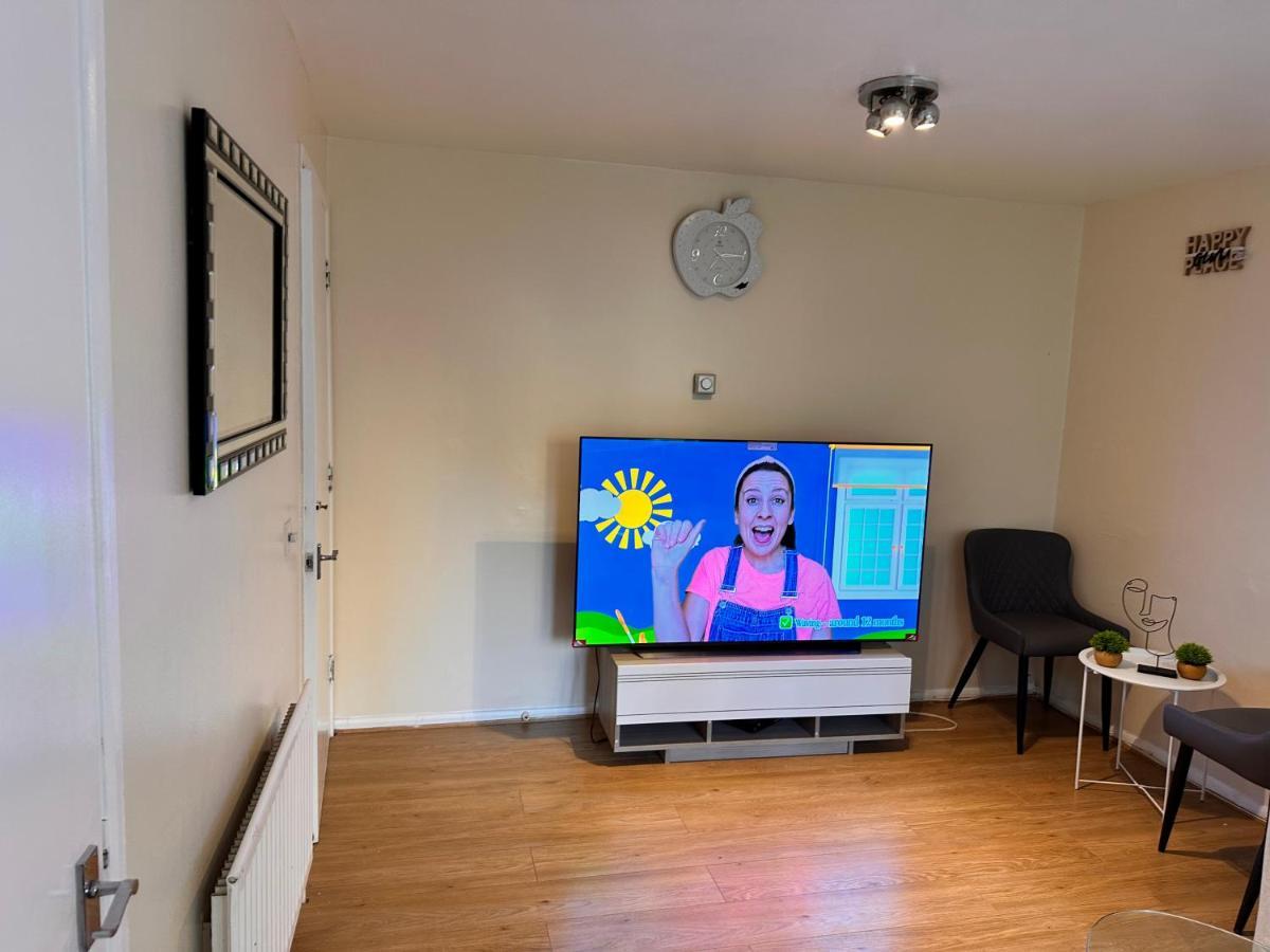A Beautiful One Bedroom Within The Heart Of London..fully Furnished Close To Social Amenities.. Apartment London