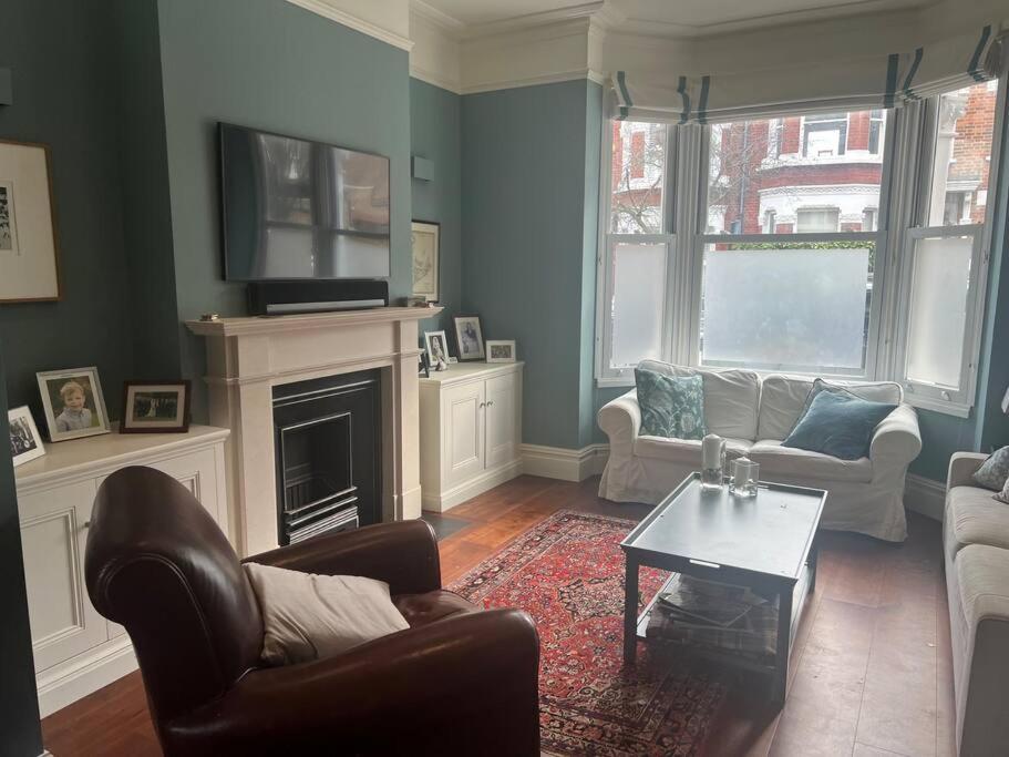 Ferienhaus Four Bedroom Modern Victorian Wandsworth House *
