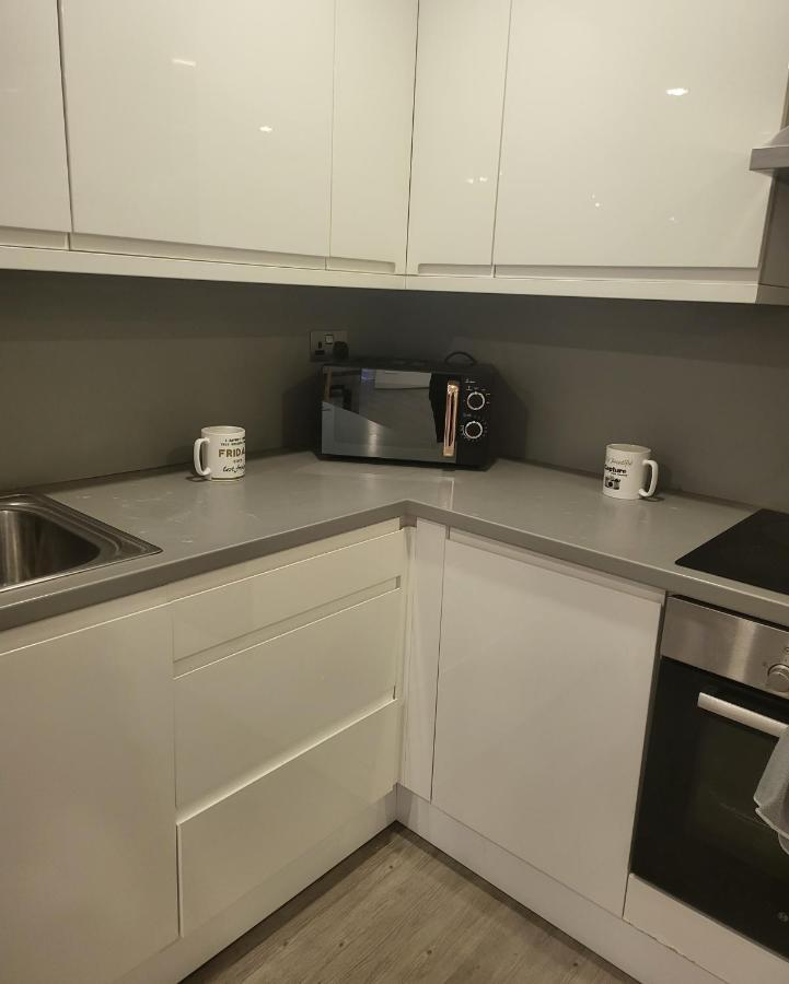 Apartment 2 Bedrooms 2 Baths, 3 Toilets Excel And City Airport O2 Sleeps Up To 5, London