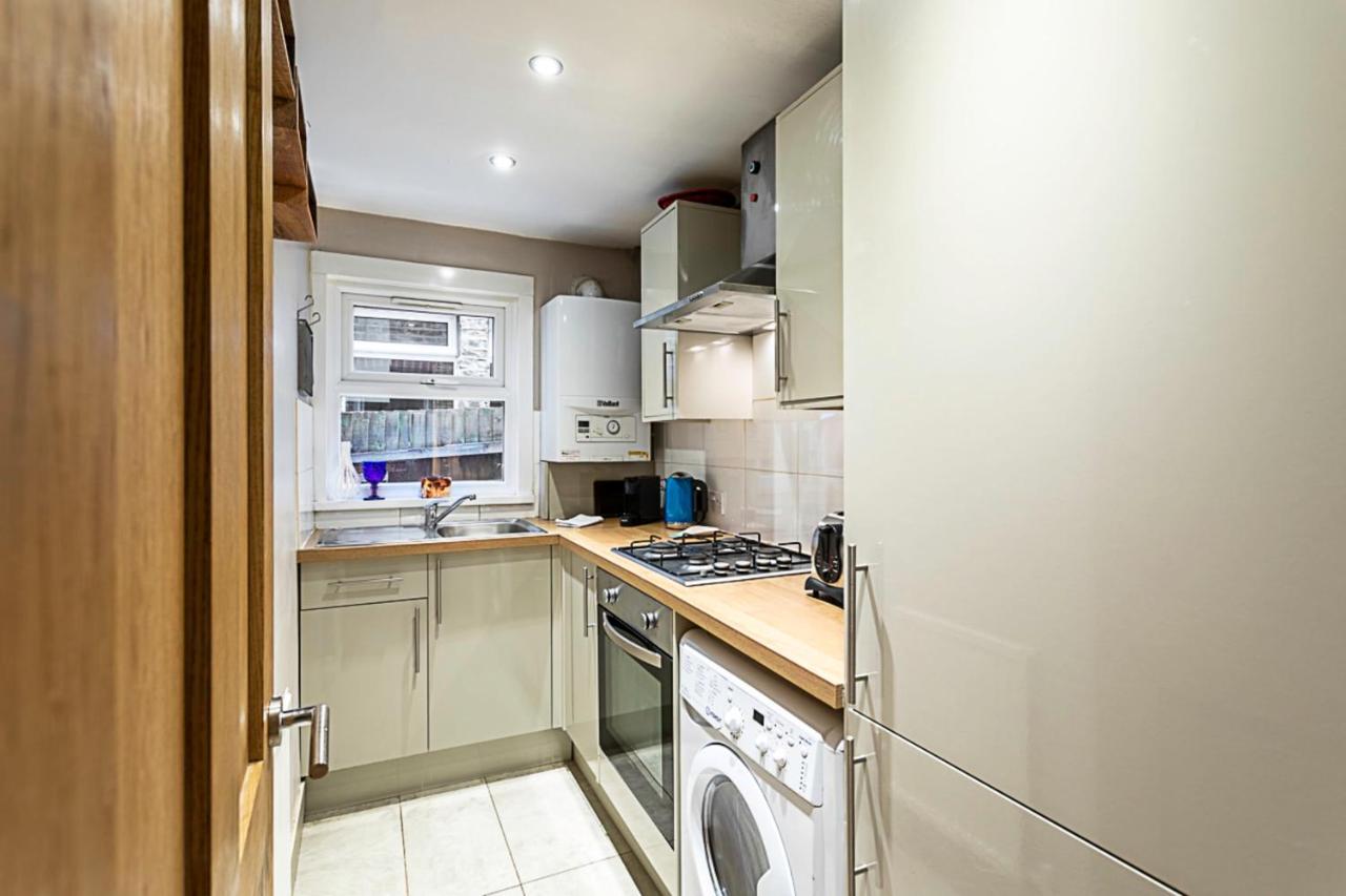 Apartment Charming Acton Dollhouse London
