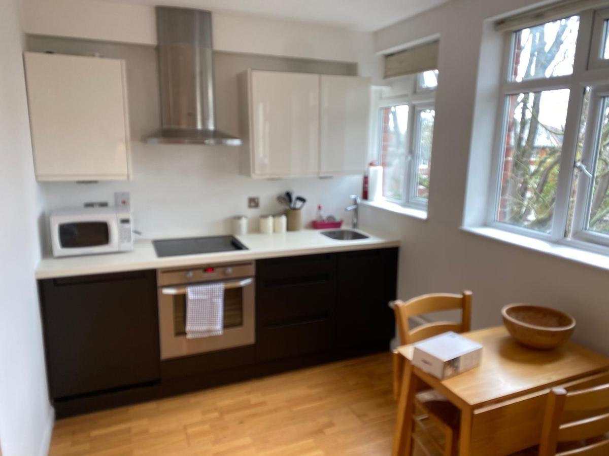 Central Flat In Putney *