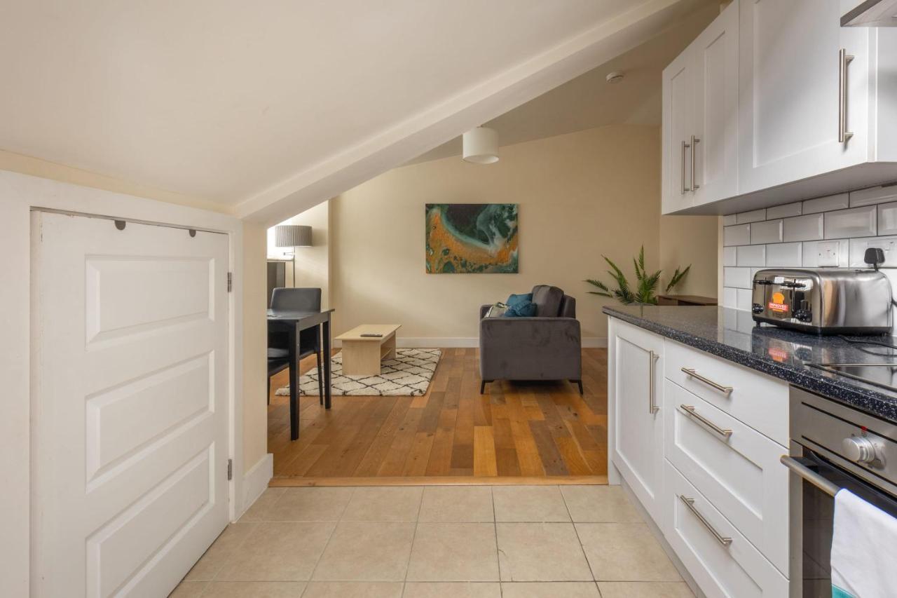 Apartment Modern 1 Bed Attic In Brixton