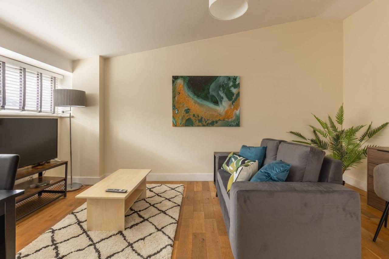 Apartment Modern 1 Bed Attic In Brixton *