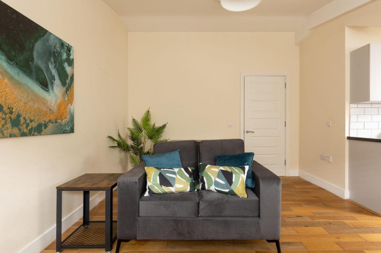 Modern 1 Bed Attic In Brixton * London