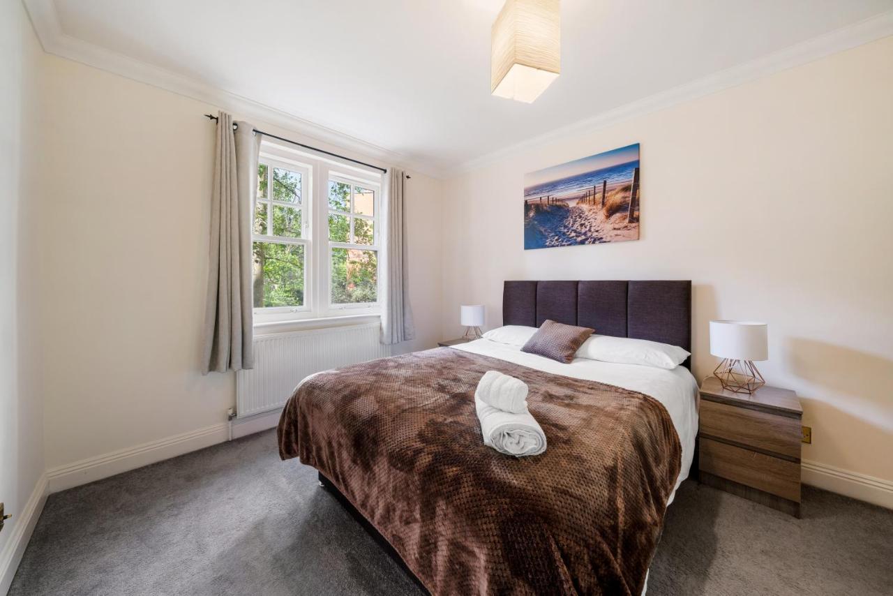 Terrific 2 Bed 2 Bath Apt With Gym & Roof Terrace -12 Mins From Apartment
