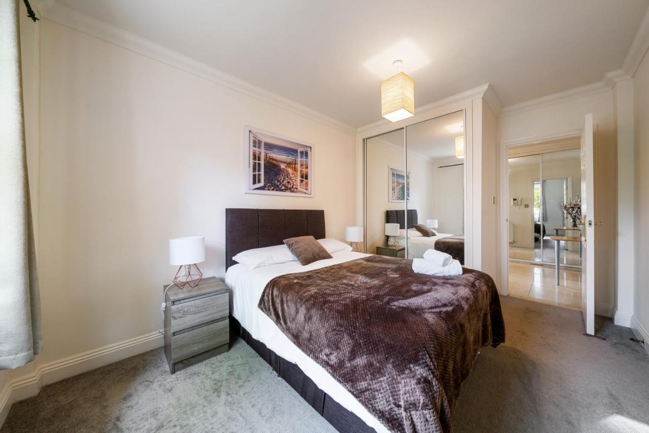 Terrific 2 Bed 2 Bath Apt With Gym & Roof Terrace -12 Mins From Apartment