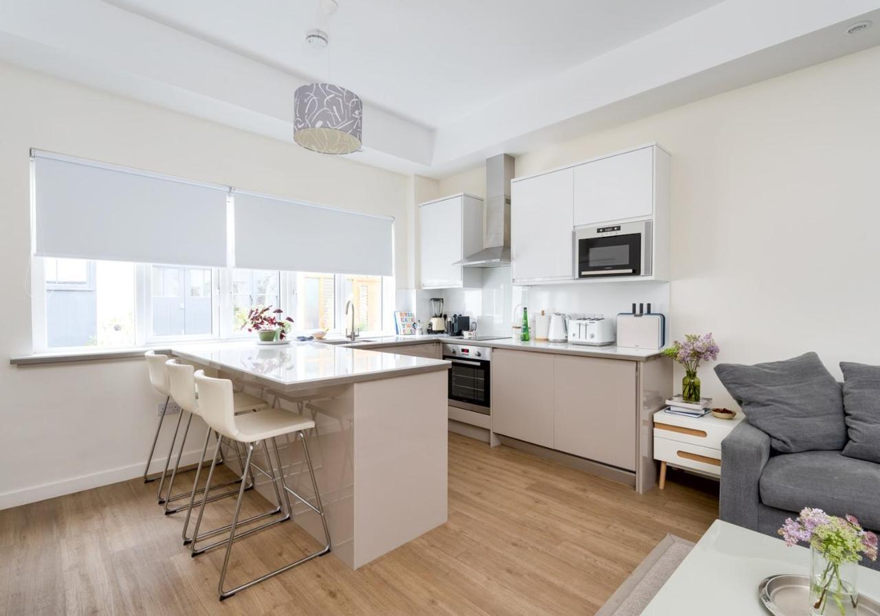 Cobbled Mews - Hyde Park W2 * London