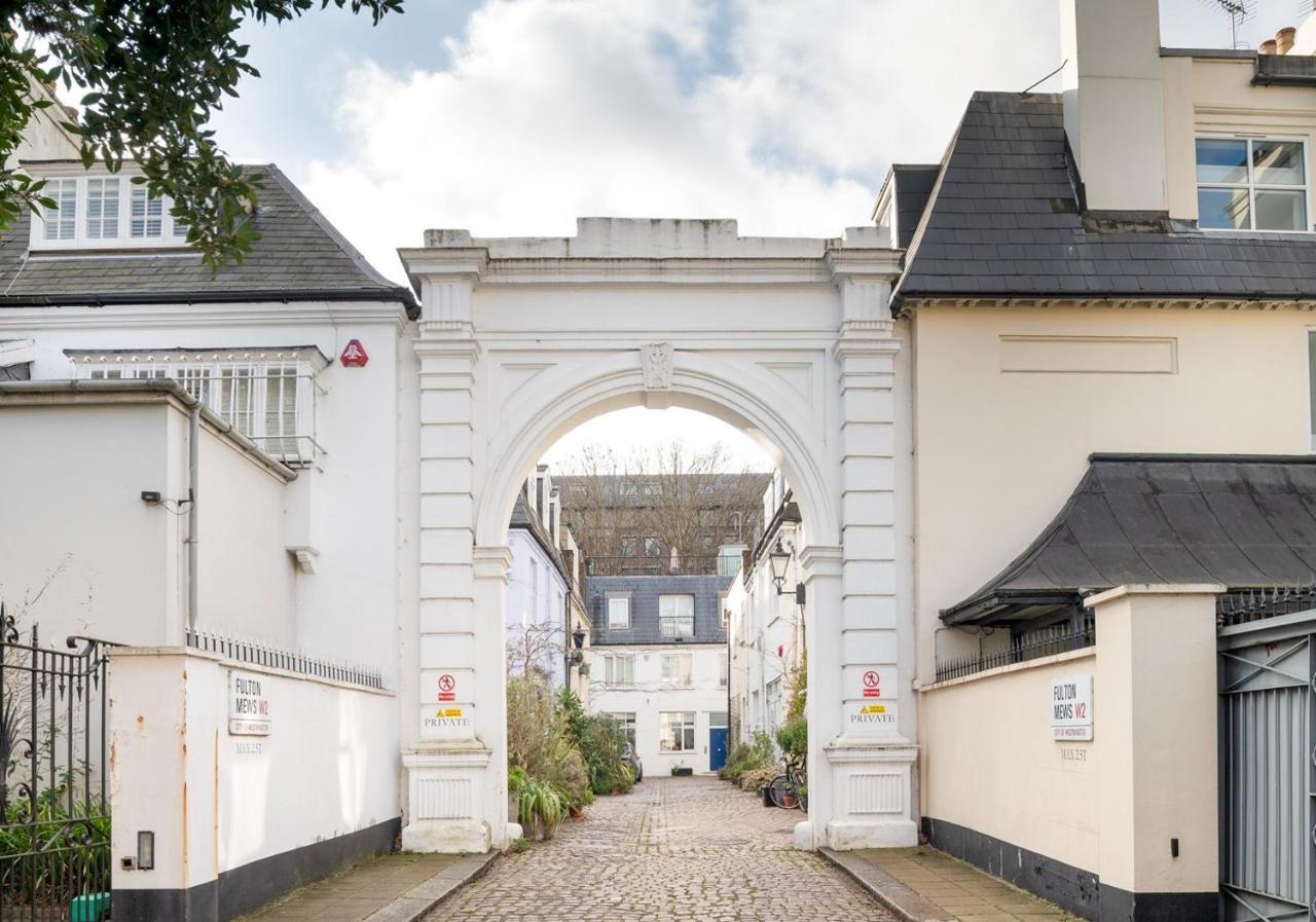 Cobbled Mews - Hyde Park W2 * London