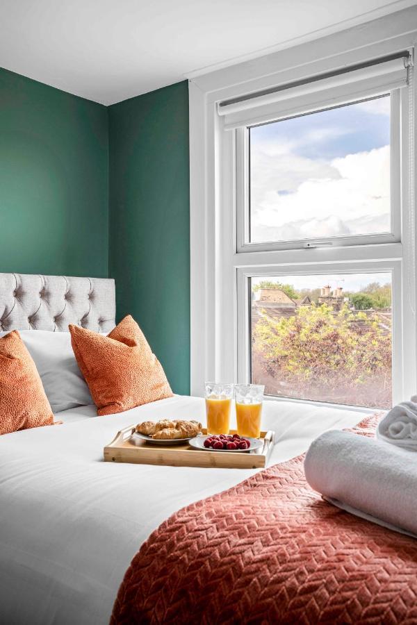 Parea Living - Hackney, 4-bedroom Victorian House W Big Garden Hébergement de vacances *