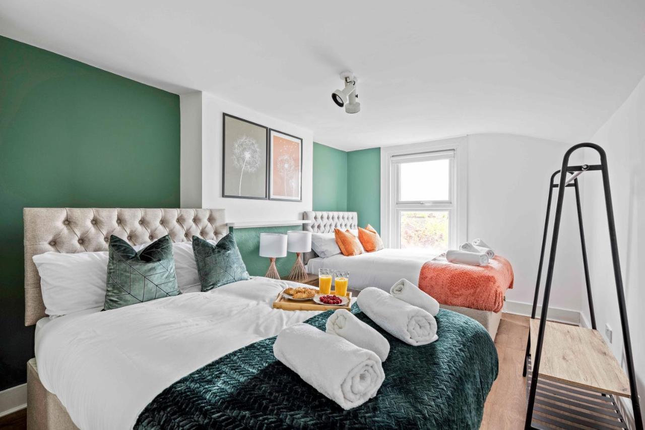 Parea Living - Hackney, 4-bedroom Victorian House W Big Garden Hébergement de vacances Londres