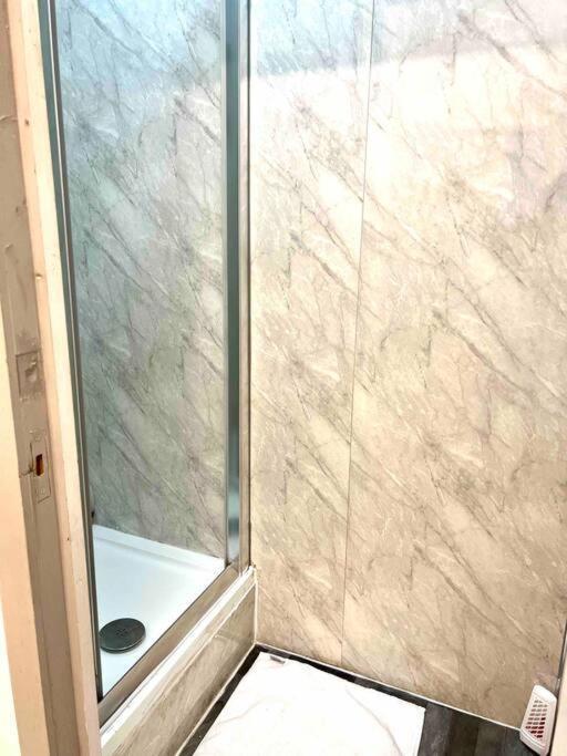 Trendy One Bedroom Flat In