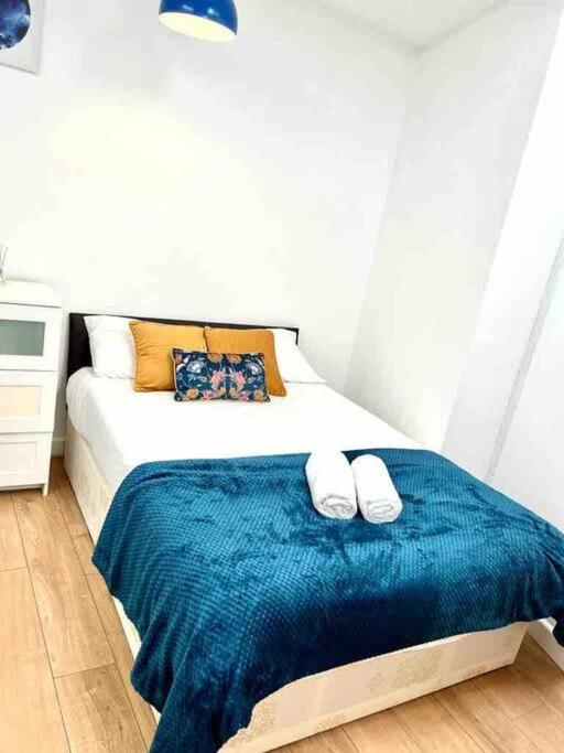 Trendy One Bedroom Flat In