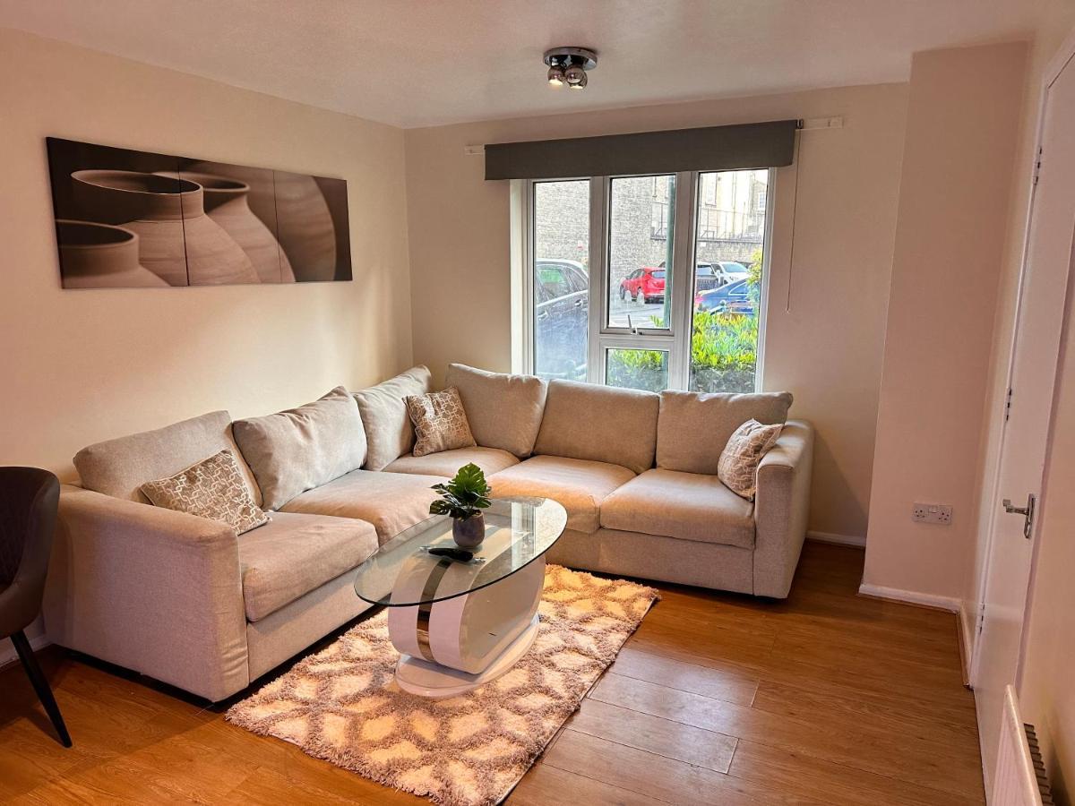A Beautiful One Bedroom Within The Heart Of London..fully Furnished Close To Social Amenities.. Apartamento *