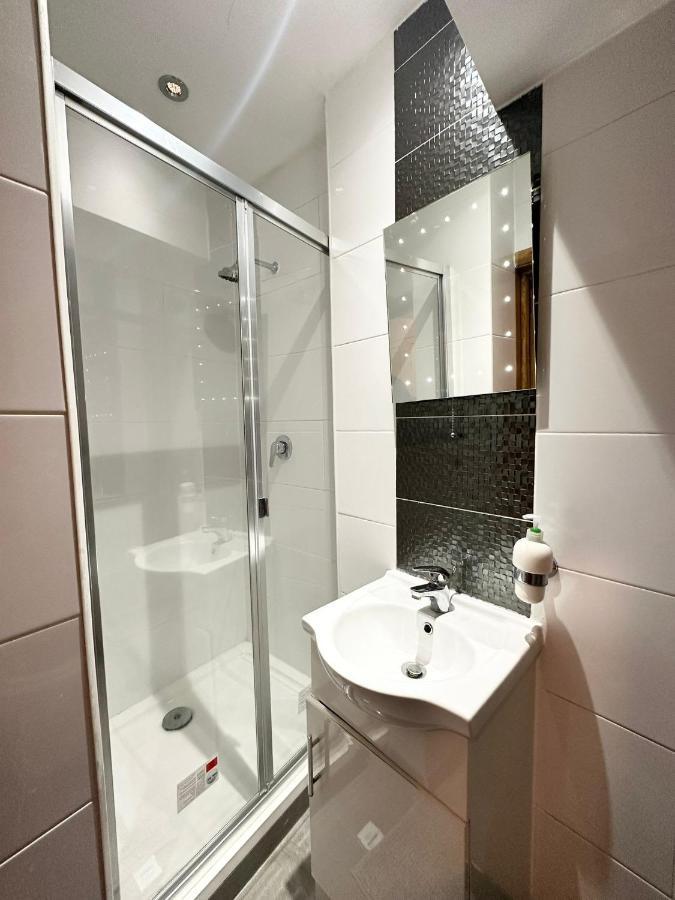 Charm - Stylish In Spacious Holiday home