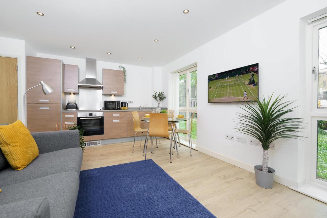 Cosy Near Stratford, O2 And Canary Wharf Apartment London