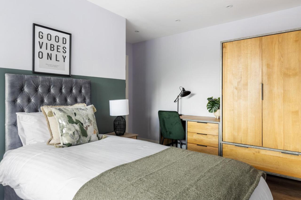 Stylish & Spacious 3 Bed With Fast Wifi, Close To Tube & Wembly Apartment