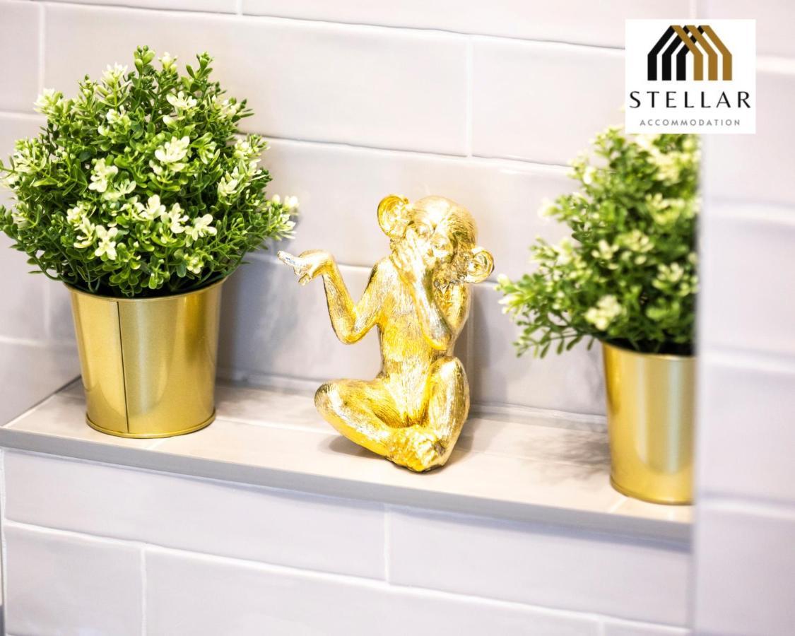 Luxury One Bedroom Newly Refurbished By Stellar Short Lets & Serviced Canary Wharf Manchester Leisure Apartamento