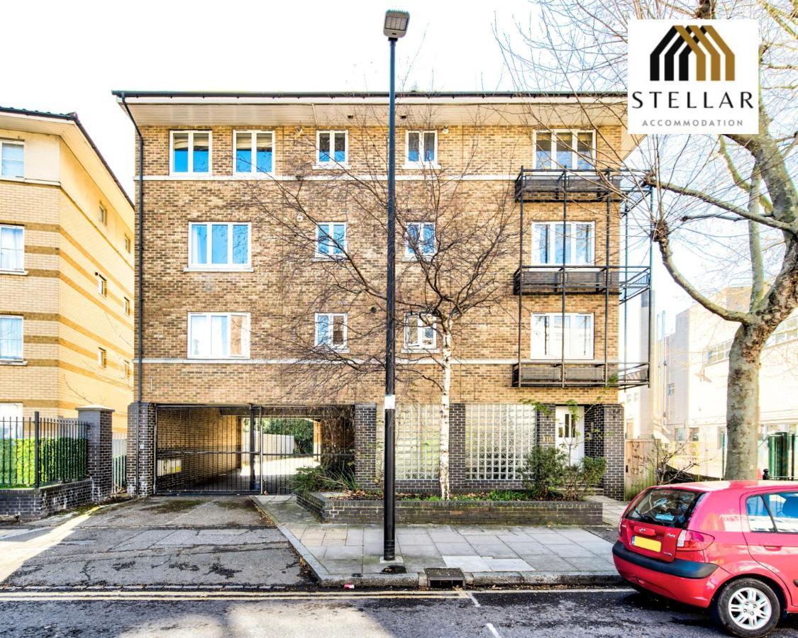 Luxury One Bedroom Newly Refurbished By Stellar Short Lets & Serviced Canary Wharf Manchester Leisure