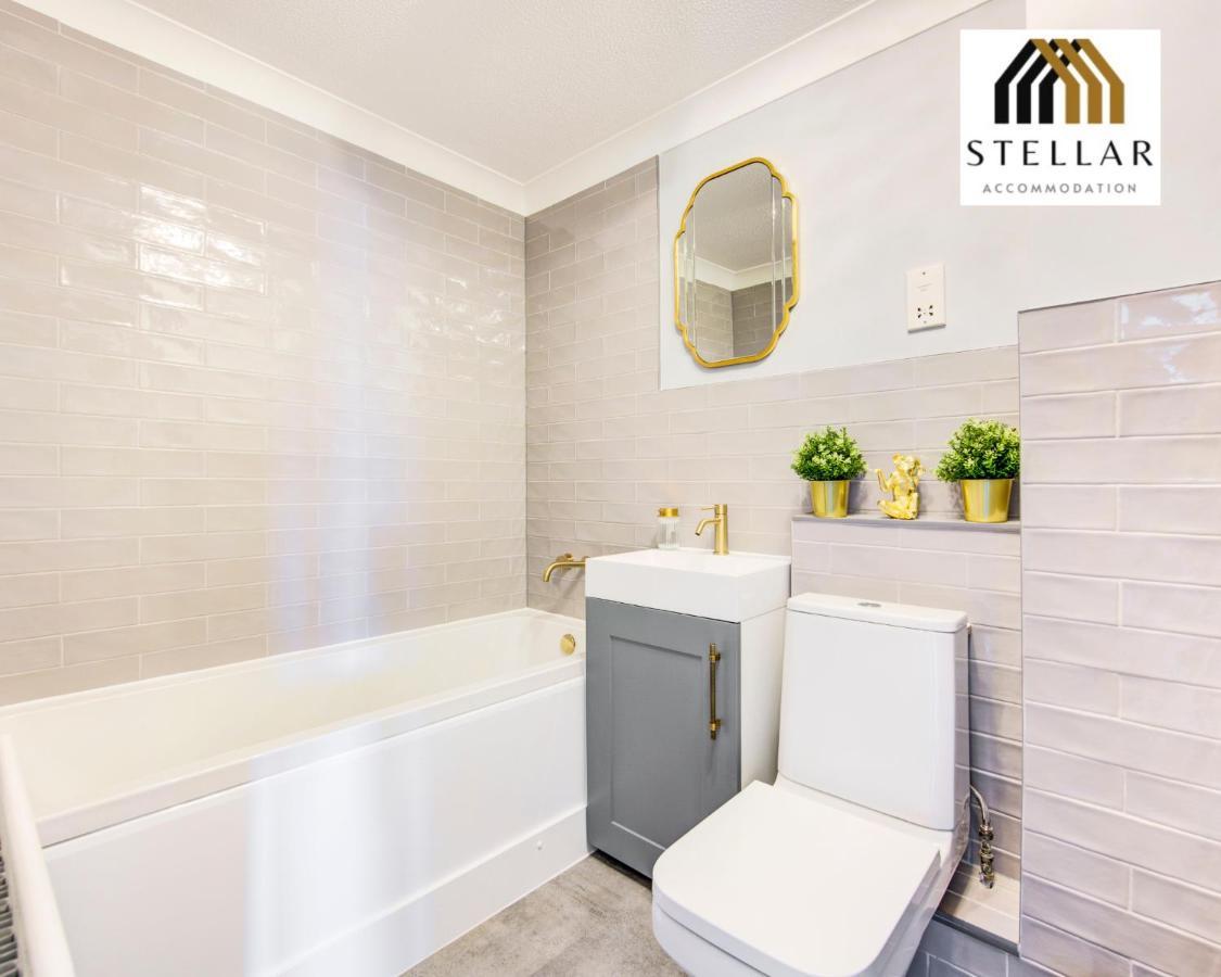 Luxury One Bedroom Newly Refurbished By Stellar Short Lets & Serviced Canary Wharf Manchester Leisure * Londres
