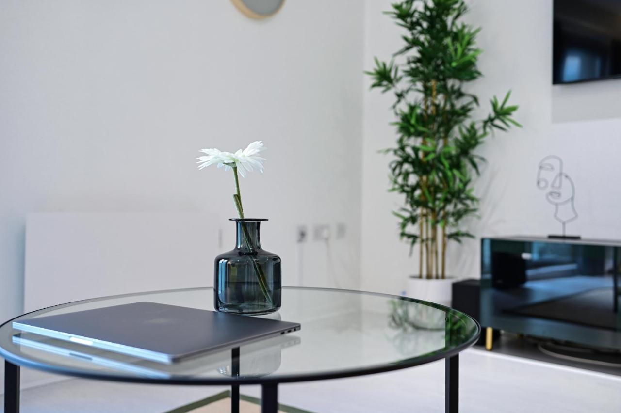 Khayat Homes - The Cosmo - Two Bed Appartement Londres
