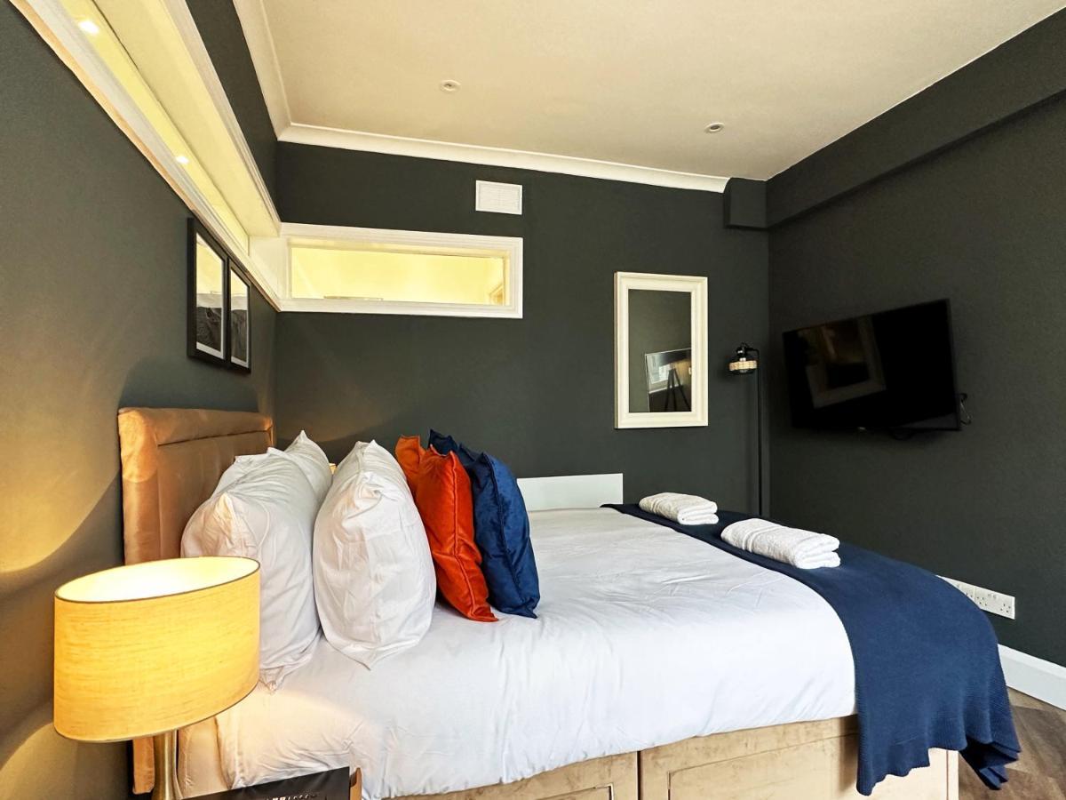 Liam Place Near Hyde Park - 1 Double Bed, 1 Sofa Bed, Spacious Apartment, Private Entrance Londen
