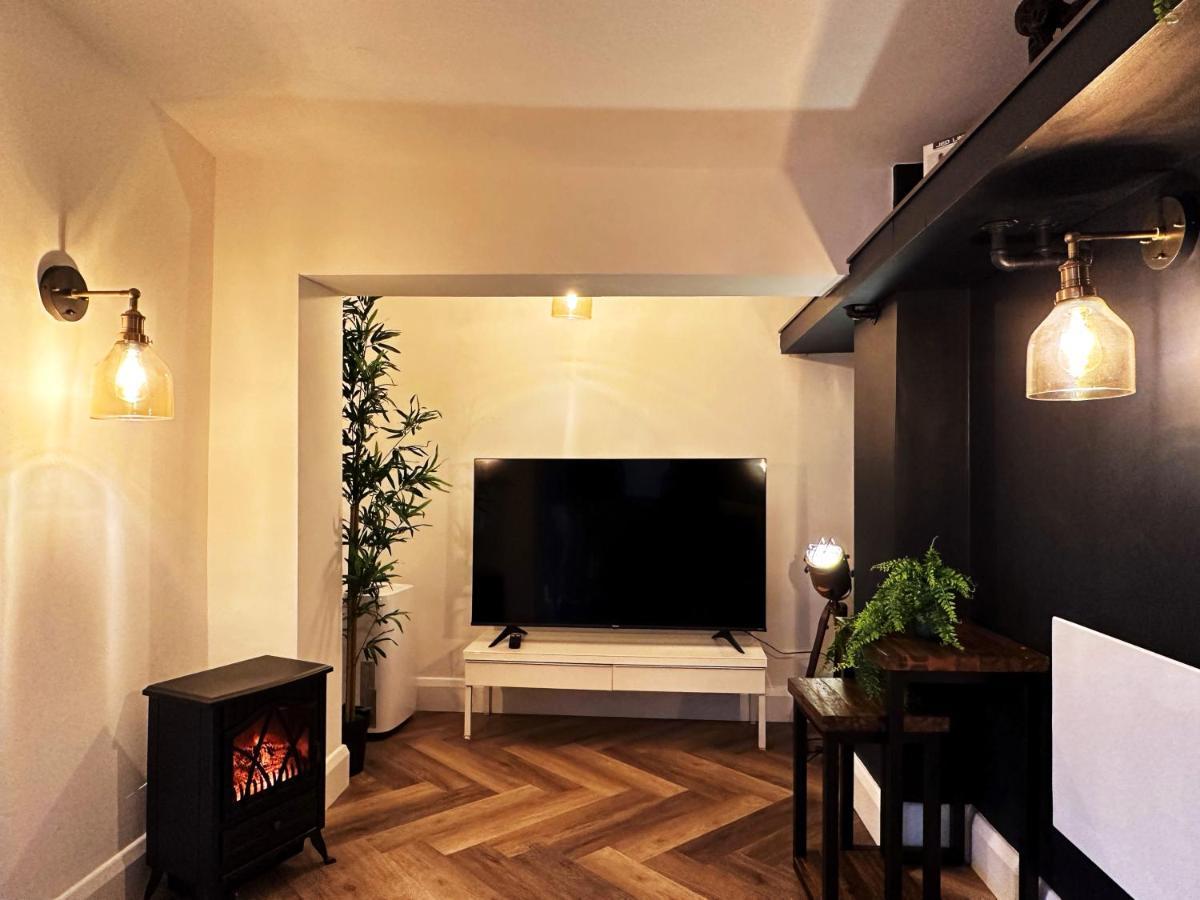 Liam Place Near Hyde Park - 1 Double Bed, 1 Sofa Bed, Spacious Apartment, Private Entrance Londen