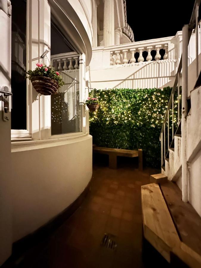 Liam Place Near Hyde Park - 1 Double Bed, 1 Sofa Bed, Spacious Apartment, Private Entrance Appartement *