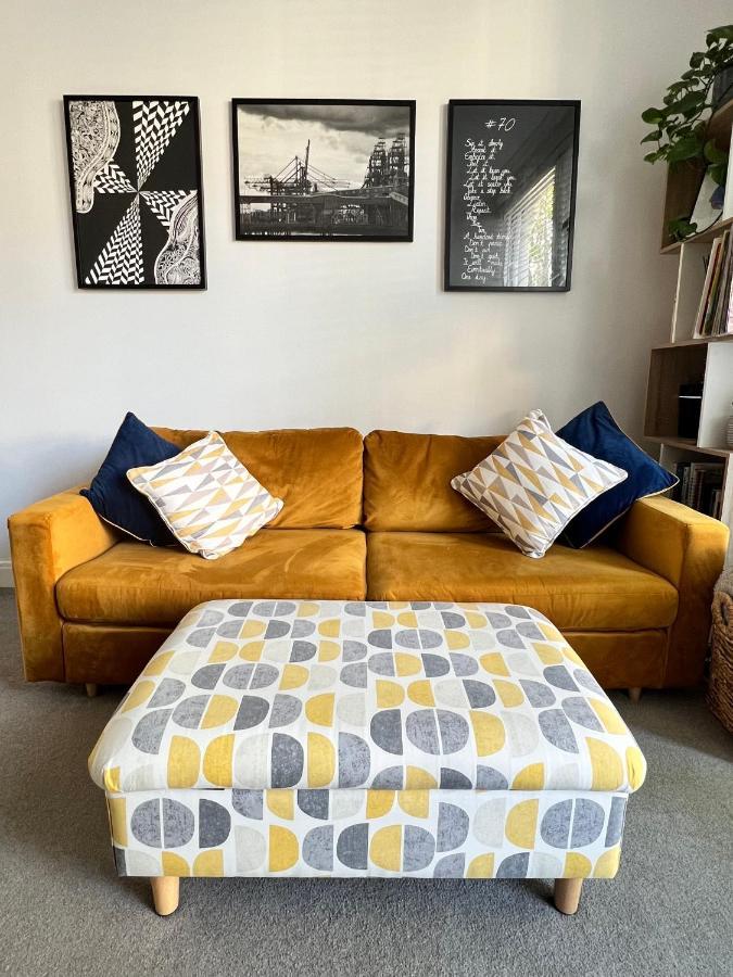 Stylish One-bedroom With Private Patio In Zone 2 *