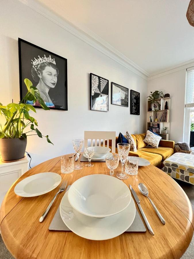Apartamento Stylish One-bedroom With Private Patio In Zone 2 Londres
