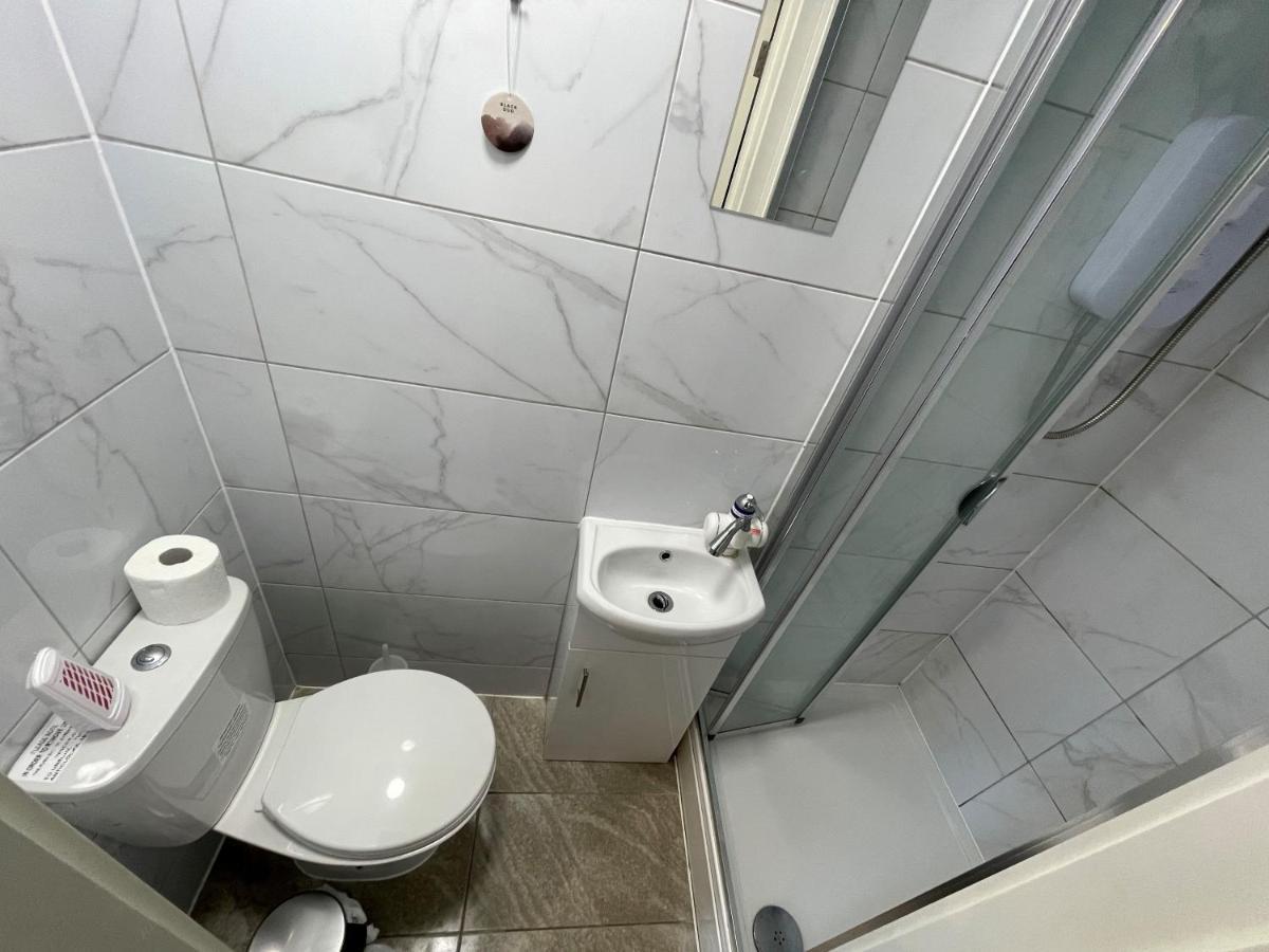 Letzi Private En-suite Near Wembley *