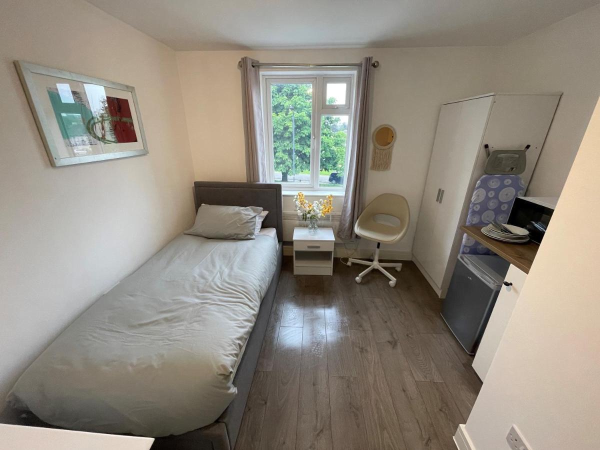 Letzi Private En-suite Near Wembley