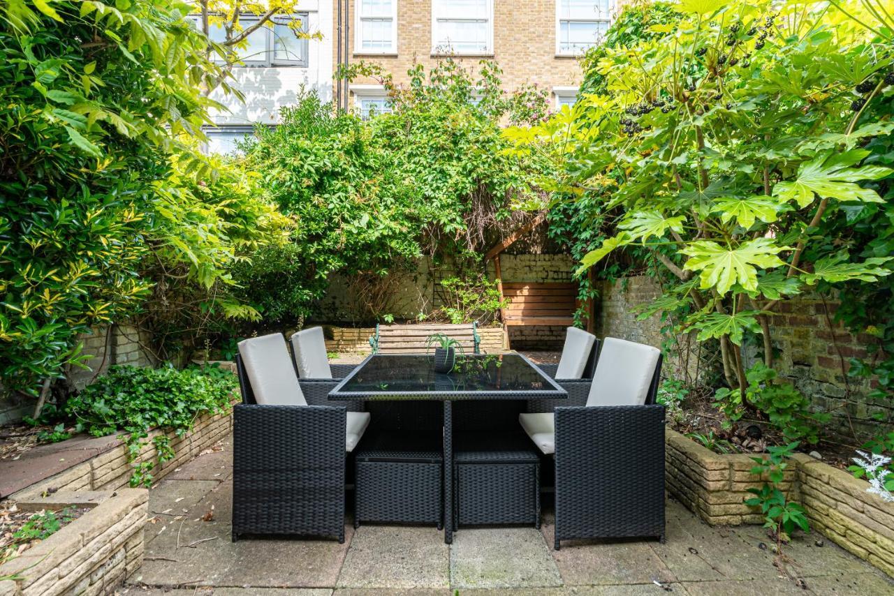 Specious Bright Flat With Garden In Londres