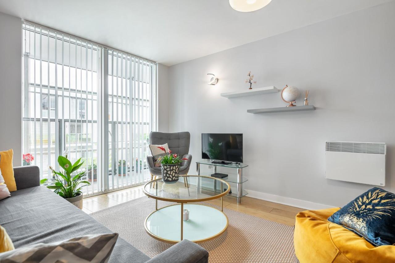Stunning With Underground Parking! Apartamento *